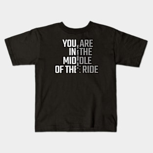 You´re in the middle of the ride (White letter) Kids T-Shirt